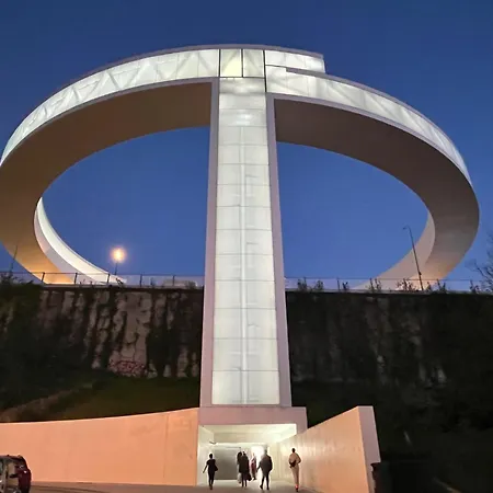 Piso Céntrico De 5 Con Garaje En * Vigo