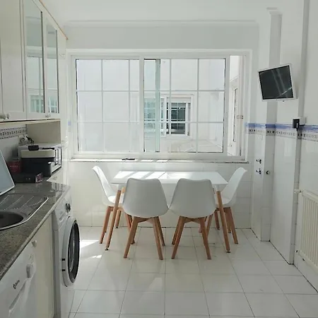 Daire Piso Centrico De 5 Con Garaje En Vigo